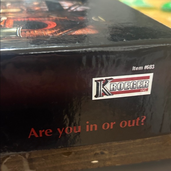 Dragons' Den Strategy Board Game - Black and Gold - Picture 4 of 8